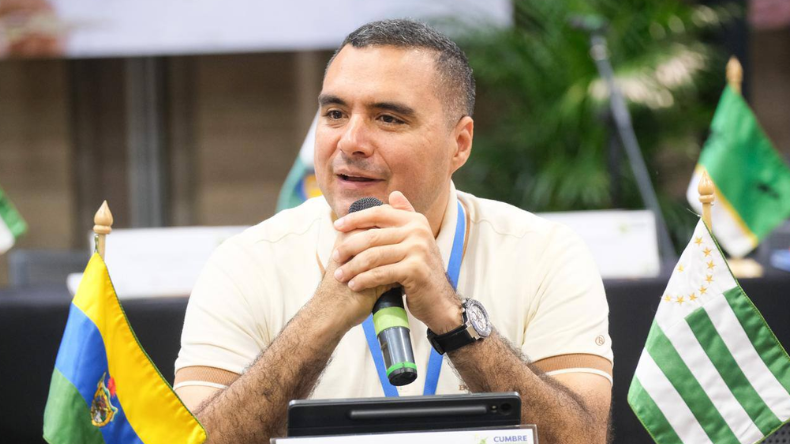 Fiscalía acusa al gobernador del Caquetá por falsificar documentos y apropiarse de más de $56 millones Fiscalía acusa al gobernador del Caquetá por falsificar documentos y apropiarse de más de $56 millones