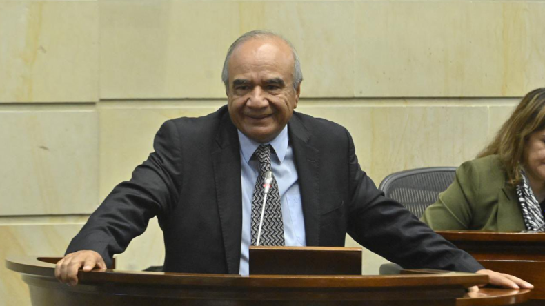 Senado eligió al abogado de Petro como nuevo magistrado de la Corte Constitucional Senado eligió al abogado de Petro como nuevo magistrado de la Corte Constitucional