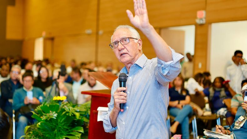 Ministro Jaramillo propone debilitar finanzas de grupos económicos Ministro Jaramillo propone debilitar finanzas de grupos económicos