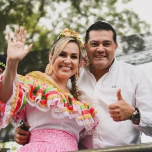 Juan Arturo Gutiérrez no explicó quién pagó su viaje a China y evade otras preguntas Juan Arturo Gutiérrez no explicó quién pagó su viaje a China y evade otras preguntas