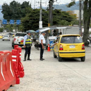 Habilitan zona exclusiva para descenso de pasajeros frente a Sanitas del Papayo Habilitan zona exclusiva para descenso de pasajeros frente a Sanitas del Papayo
