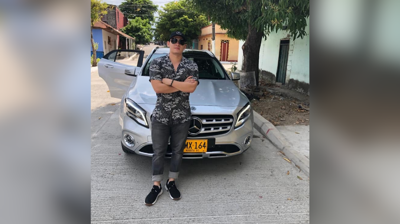 Nicolás Hurtado, como toda su familia, alardea en las redes sociales el éxito económico de su padre y publica sus viajes por el mundo y sus prendas de marca.