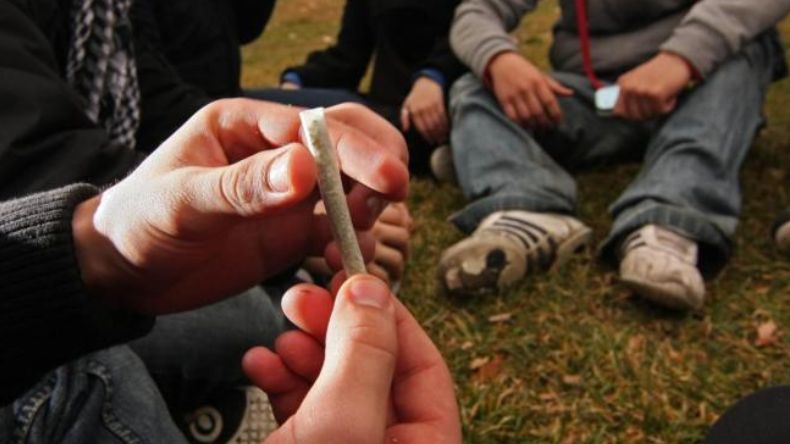 Consumo de drogas en menores: riesgos, señales y prevención Consumo de drogas en menores: riesgos, señales y prevención