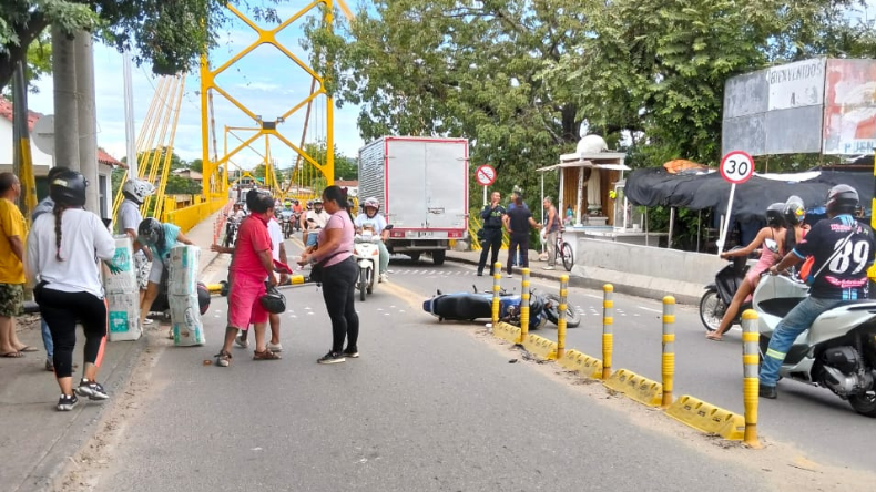 Tres personas heridas en un accidente en el puente que comunica a Girardot y Flandes Tres personas heridas en un accidente en el puente que comunica a Girardot y Flandes