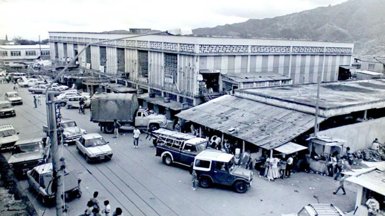 ¿Por qué las plazas de mercado de Ibagué se construyeron cada siete cuadras?