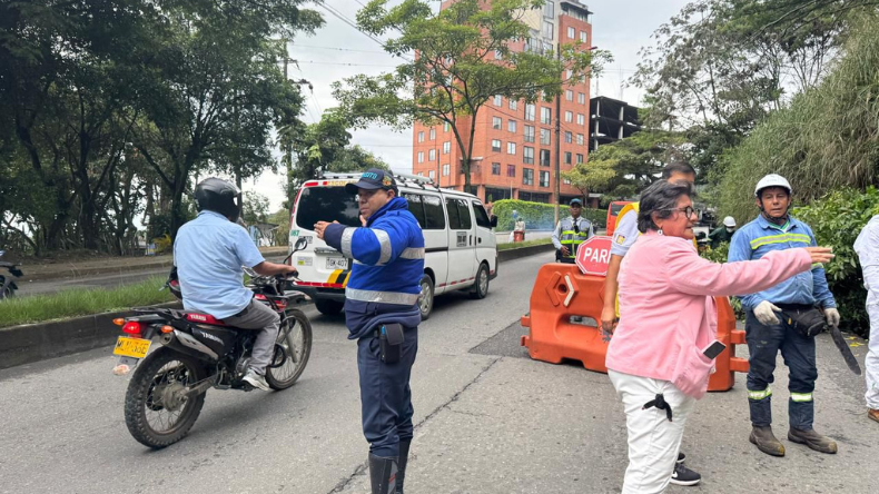Habilitan paso a un carril en la carrera Quinta con calle 52 de Ibagué Habilitan paso a un carril en la carrera Quinta con calle 52 de Ibagué