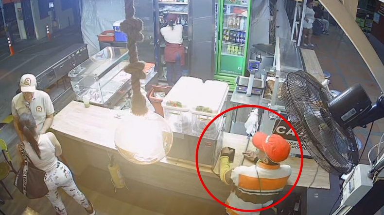 Adulto mayor robó un celular de un establecimiento comercial en Ibagué Adulto mayor robó un celular de un establecimiento comercial en Ibagué