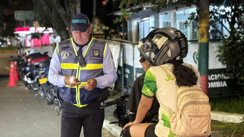 Más de 989 motociclistas han sido sancionados por no portar los elementos de seguridad en Ibagué Más de 989 motociclistas han sido sancionados por no portar los elementos de seguridad en Ibagué