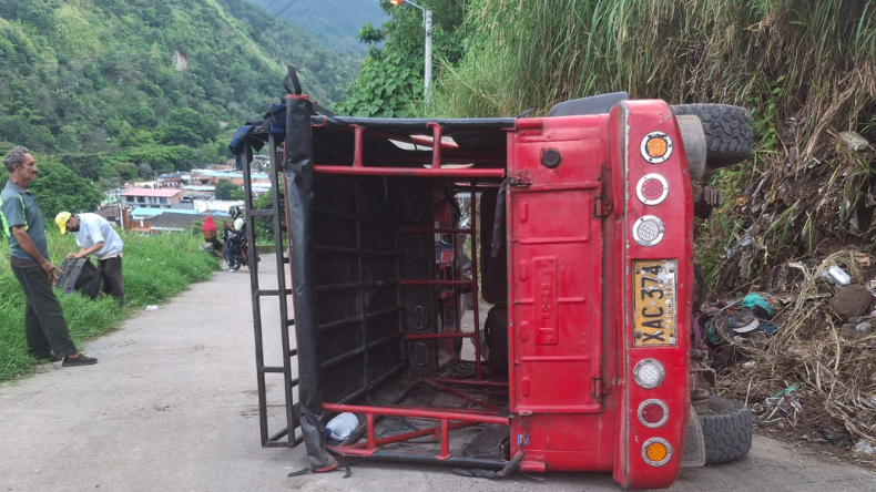 Se volcó campero en la cuesta de Chapinero Se volcó campero en la cuesta de Chapinero