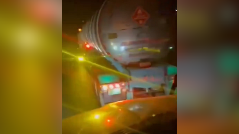 Conductores de tractomulas pelearon por el uso de luces que dificultan la visibilidad Conductores de tractomulas pelearon por el uso de luces que dificultan la visibilidad