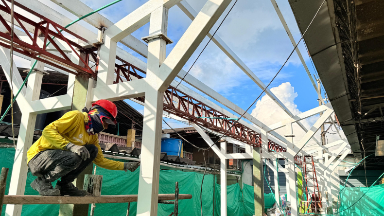 Alcaldía anunció avance del 30% en la instalación de nuevas cubiertas de la Plaza de El Jardín Alcaldía anunció avance del 30% en la instalación de nuevas cubiertas de la Plaza de El Jardín