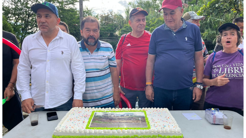 Con torta celebraron un año de abandono por parte de la Alcaldía de Ibagué