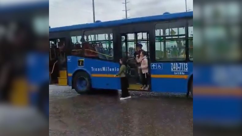 Conductor del SITP en Bogotá abandonó bus en plena ruta Conductor del SITP en Bogotá abandonó bus en plena ruta
