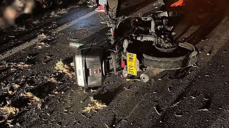 Pareja herida en moto tras chocar con una vaca en la vía Alvarado – Ibagué Pareja herida en moto tras chocar con una vaca en la vía Alvarado – Ibagué
