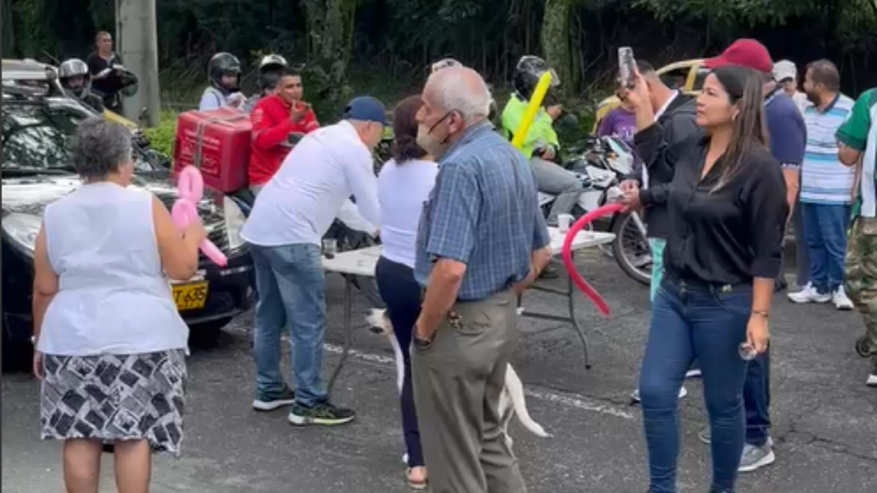 Habitantes del barrio Ciudad Luz bloquean la avenida Pedro Tafur de Ibagué Habitantes del barrio Ciudad Luz bloquean la avenida Pedro Tafur de Ibagué