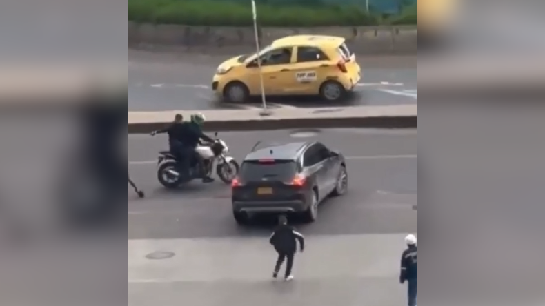 Delincuentes entraron a robar a un conjunto residencial y salieron disparando Delincuentes entraron a robar a un conjunto residencial y salieron disparando