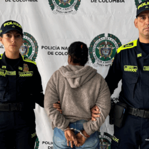 A la cárcel mujer señalada de reclutar niña de 12 años para grupo armado A la cárcel mujer señalada de reclutar niña de 12 años para grupo armado