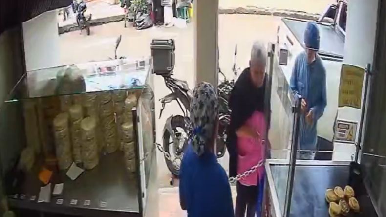 Habitante de calle golpeó a adulta mayor por no darle dinero Habitante de calle golpeó a adulta mayor por no darle dinero