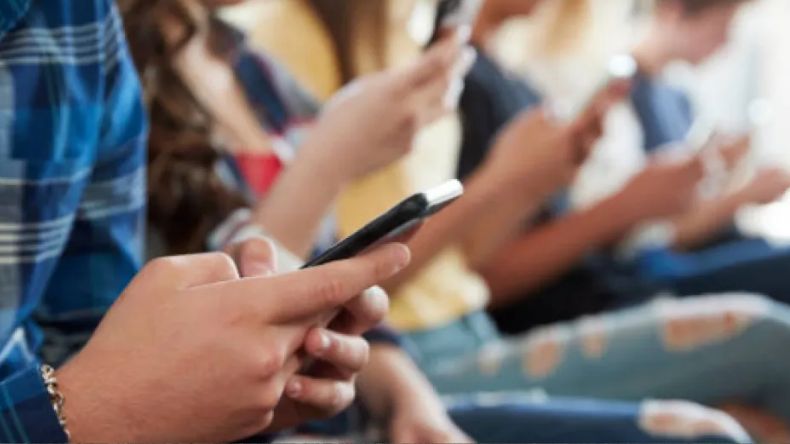 ¿Prohibir celulares en colegios? La UNESCO dice sí ¿Prohibir celulares en colegios? La UNESCO dice sí