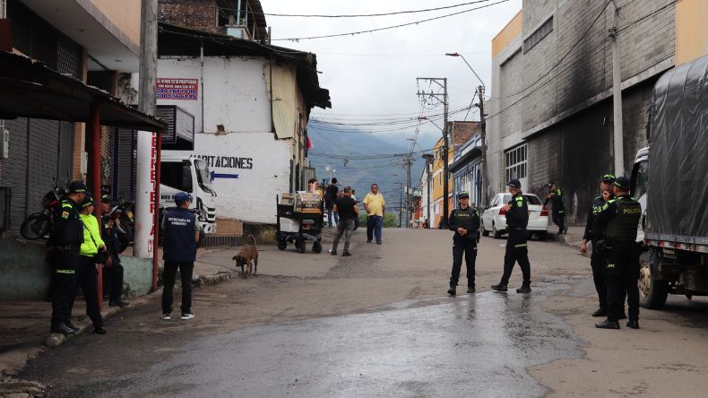 Alcaldía interviene calle 20 del centro de Ibagué para frenar el desorden y la inseguridad Alcaldía interviene calle 20 del centro de Ibagué para frenar el desorden y la inseguridad