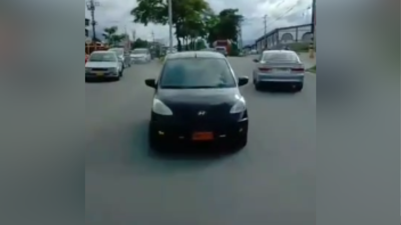 Conductora por poco ocasiona accidente en Ibagué Conductora por poco ocasiona accidente en Ibagué