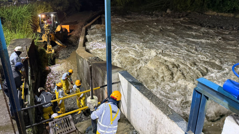 Fuertes lluvias obligaron el cierre de la bocatoma del río Combeima Fuertes lluvias obligaron el cierre de la bocatoma del río Combeima