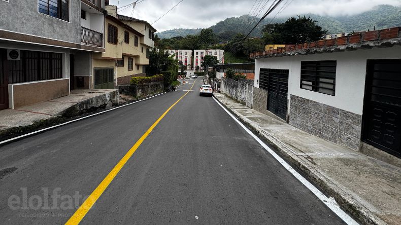 Comunidad le ganó la batalla al abandono: pavimentan calle olvidada en Irazú Comunidad le ganó la batalla al abandono: pavimentan calle olvidada en Irazú