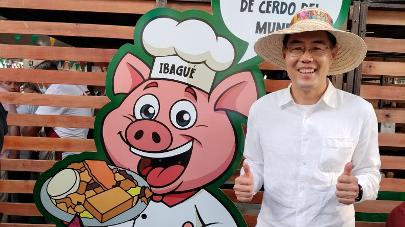 Embajador de China disfruta de las fiestas del folclor en Ibagué Embajador de China disfruta de las fiestas del folclor en Ibagué