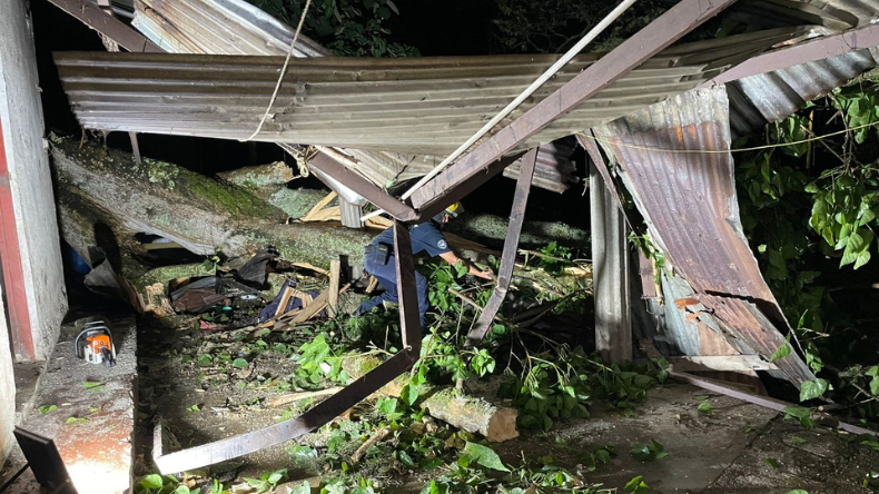 Aguacero en Ibagué provocó emergencias en varias comunas y daños en viviendas Aguacero en Ibagué provocó emergencias en varias comunas y daños en viviendas
