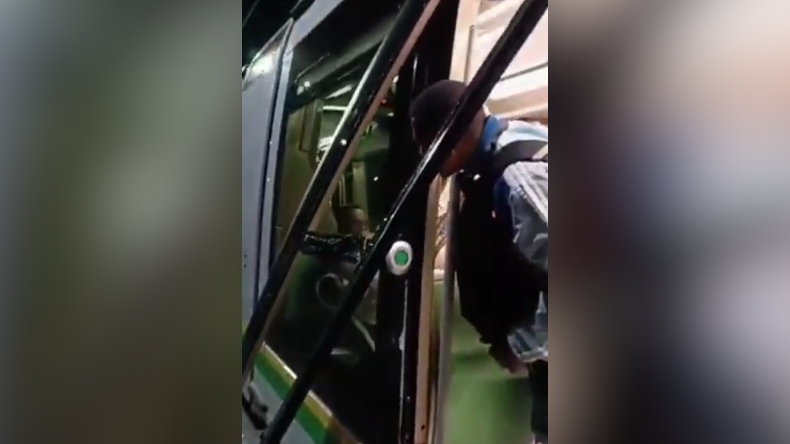 Conductora ebria habría chocado contra el Tranvía en Medellín
