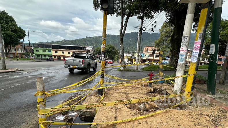 Denuncian fuga de agua desde hace varios meses en el barrio Cádiz Denuncian fuga de agua desde hace varios meses en el barrio Cádiz