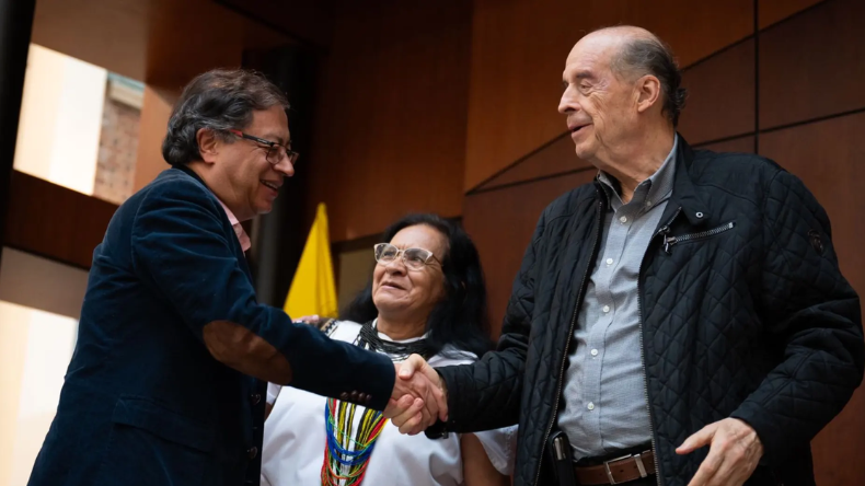 Abren indagación contra presidente Petro por cartas de Álvaro Leyva