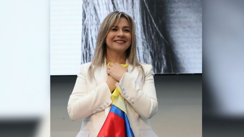 Vicky Dávila inscribió su comité de firmas para ser oficialmente candidata a la presidencia en el 2026 Vicky Dávila inscribió su comité de firmas para ser oficialmente candidata a la presidencia en el 2026