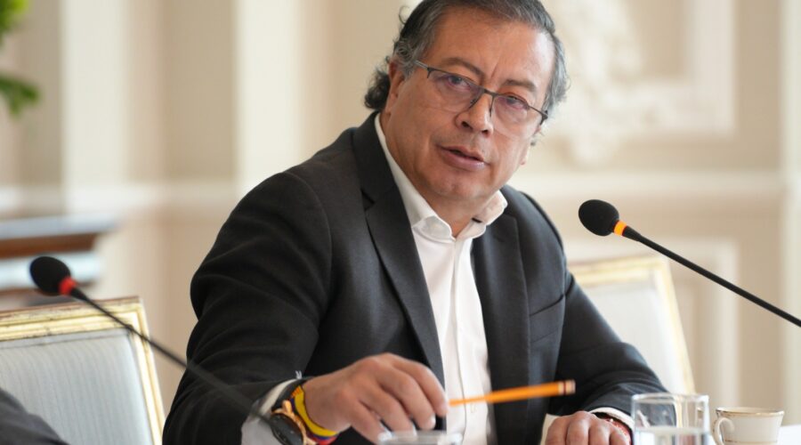 «Respeten la vida, esa es la línea roja»: Petro sobre atentado a Miguel Uribe «Respeten la vida, esa es la línea roja»: Petro sobre atentado a Miguel Uribe