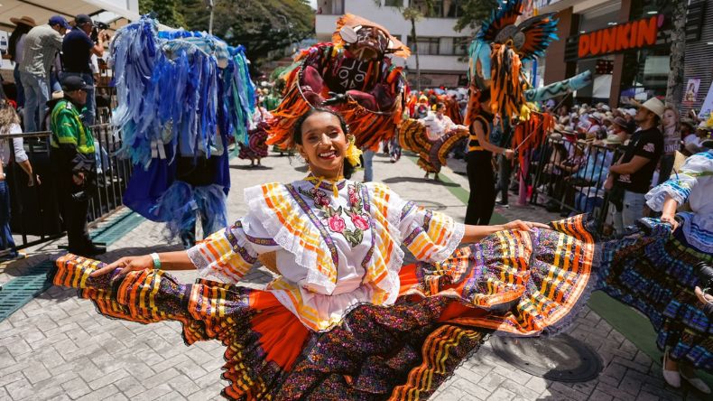 Así se vivió en Ibagué el desfile de San Juan Así se vivió en Ibagué el desfile de San Juan