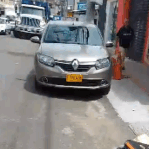 Conductor se quedó con celular y dinero de una pasajera Conductor se quedó con celular y dinero de una pasajera