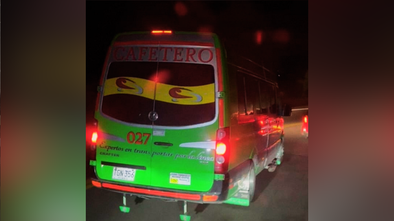 Conductor pone en riesgo la vida de pasajeros en la vía Cajamarca – Ibagué Conductor pone en riesgo la vida de pasajeros en la vía Cajamarca – Ibagué