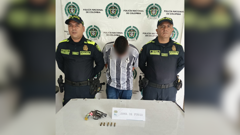 Se quedó dormido en su vehículo y con un arma en la mano en la calle 37 de Ibagué Se quedó dormido en su vehículo y con un arma en la mano en la calle 37 de Ibagué