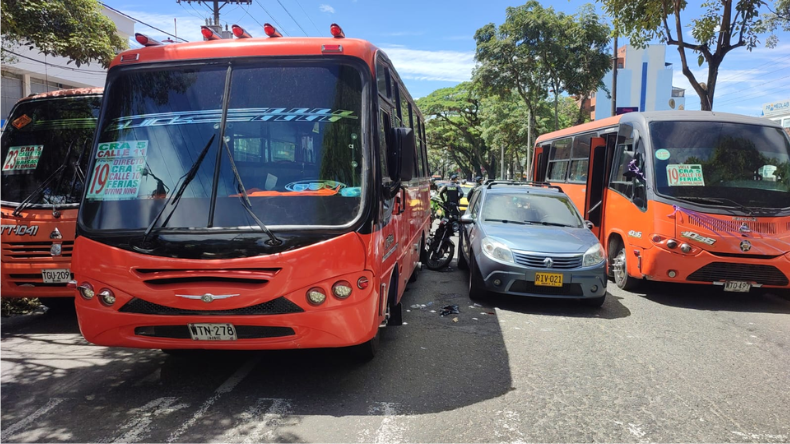 Motociclista resultó gravemente herido en accidente múltiple en la carrera Quinta de Ibagué Motociclista resultó gravemente herido en accidente múltiple en la carrera Quinta de Ibagué