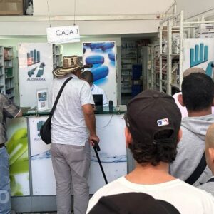“Desde ayer está caído el sistema”: usuarios estallan por demoras en entrega de medicamentos “Desde ayer está caído el sistema”: usuarios estallan por demoras en entrega de medicamentos