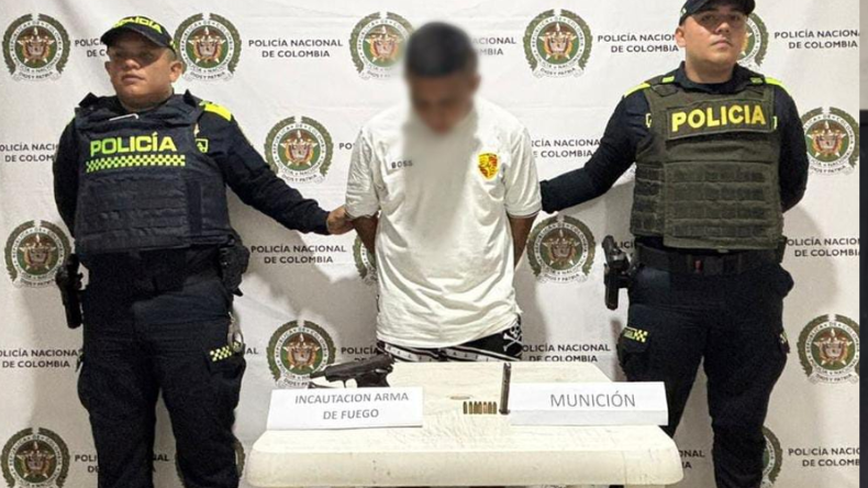 Fue requerido por la Policía intentó escapar y amenazó con un arma de fuego Fue requerido por la Policía intentó escapar y amenazó con un arma de fuego