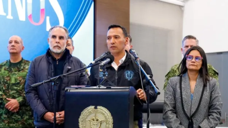Ministro de Defensa entregó tres hipótesis del atentado contra Miguel Uribe Ministro de Defensa entregó tres hipótesis del atentado contra Miguel Uribe