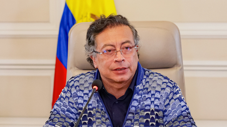 “Cuando las instituciones van en contra del pueblo, ahí no pasa sino una cosa: las instituciones se van”: Petro “Cuando las instituciones van en contra del pueblo, ahí no pasa sino una cosa: las instituciones se van”: Petro