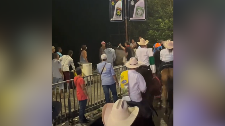 Riña a cuchillo en pleno desfile en Neiva generó pánico entre asistentes Riña a cuchillo en pleno desfile en Neiva generó pánico entre asistentes