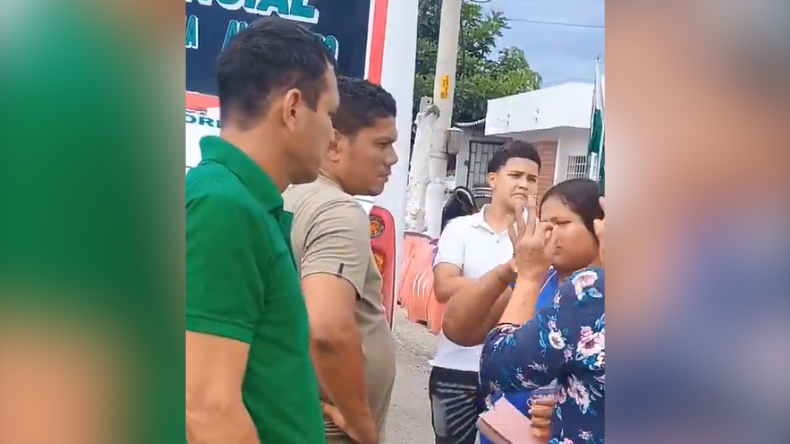 Pasajeros denunciaron robo en Tasajera mientras la Policía observaba sin intervenir Pasajeros denunciaron robo en Tasajera mientras la Policía observaba sin intervenir