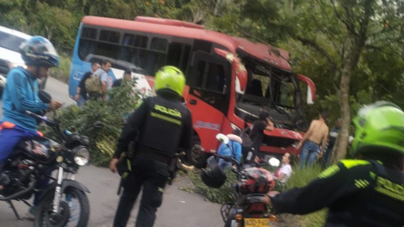 Varios heridos dejó accidente en la variante de Ibagué Varios heridos dejó accidente en la variante de Ibagué