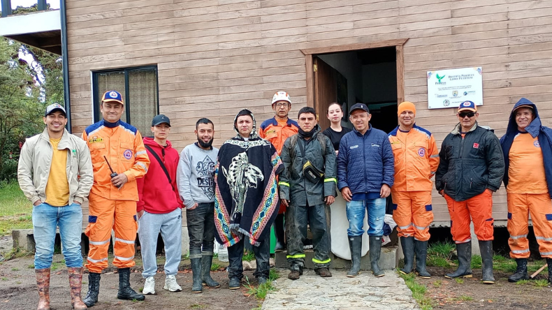Defensa Civil rescató a jóvenes que se habían perdido en el páramo de Anaime Chilí Defensa Civil rescató a jóvenes que se habían perdido en el páramo de Anaime Chilí