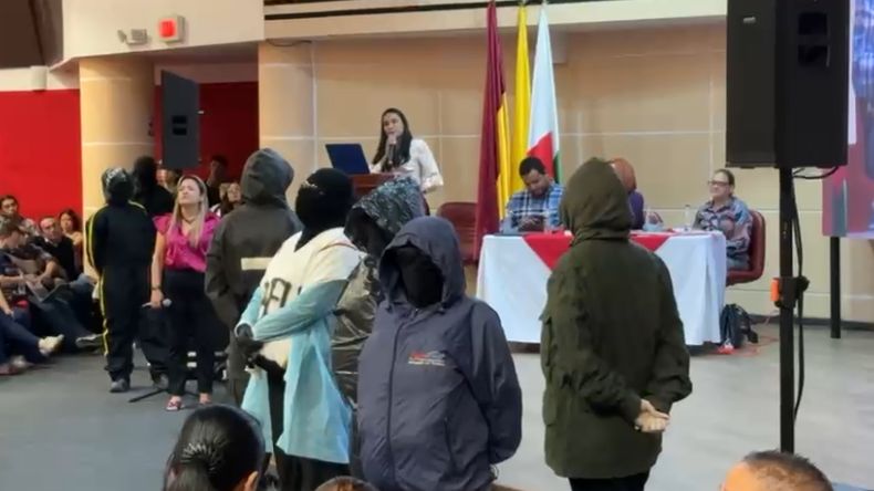 Encapuchados irrumpen en Consejo Superior Ampliado de la UT