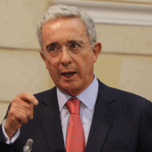 Uribe habla de crisis personal y prepara apelación antes de conocer su condena