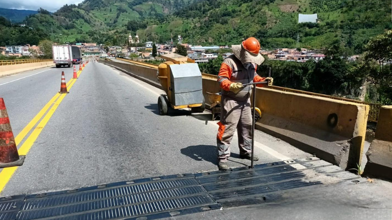 Anuncian cierres viales parciales entre Cajamarca e Ibagué Anuncian cierres viales parciales entre Cajamarca e Ibagué